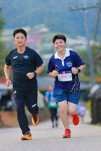 BIB: 8281
                            <button type="button" onclick="openModal(18971720)" class="btn btn-primary btn-sm float-right btn-popup" data-toggle="modal" data-target=".modal-high-quality">
                        <i class="fas fa-shopping-cart"></i> Add to Cart
                    </button>
                                            <button type="button" onclick="isThisMe(18971720, true)" class="btn btn-success btn-sm float-right btn-popup btn-isme hidden" data-toggle="tooltip" data-placement="bottom" title="นี่คือรูปของคุณใช่ไหม คลิกที่นี่เพื่อเอาเข้าอัลบั้ม">
                        <i class="fas fa-plus"></i> Add to album
                    </button>
                    <button type="button" onclick="isThisMe(18971720, false)" class="btn btn-warning btn-sm float-right btn-popup btn-isnotme hidden">
                        <i class="fas fa-ban"></i> Remove from album
                    </button>